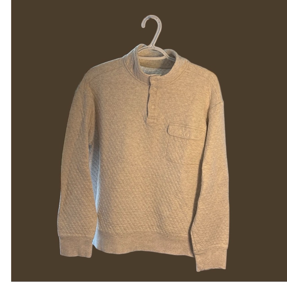 High, snap closure collar, cream sweater